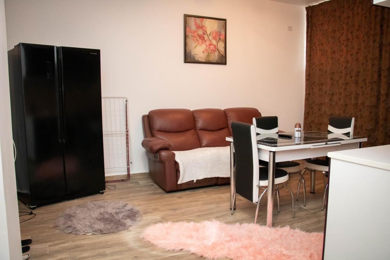 Apartament Capitala Militari Roşu المظهر الخارجي الصورة