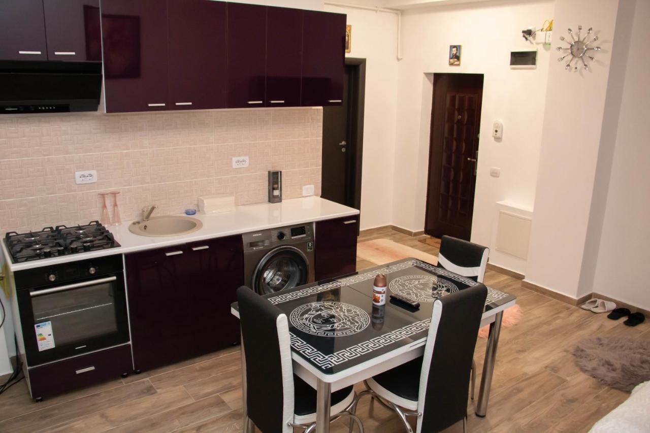 Apartament Capitala Militari Roşu المظهر الخارجي الصورة